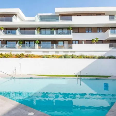 Pool - Free Parking - Balcony - Close To Stores Lejlighed *