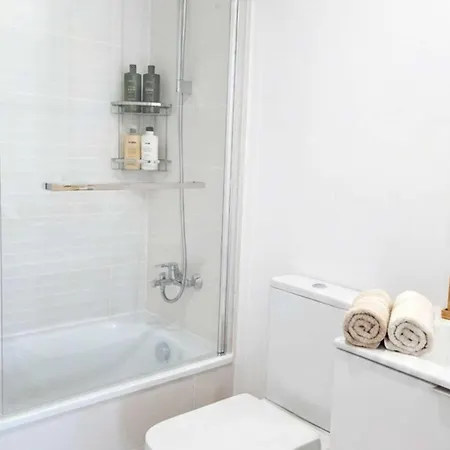 Lejlighed Pool - Free Parking - Balcony - Close To Stores